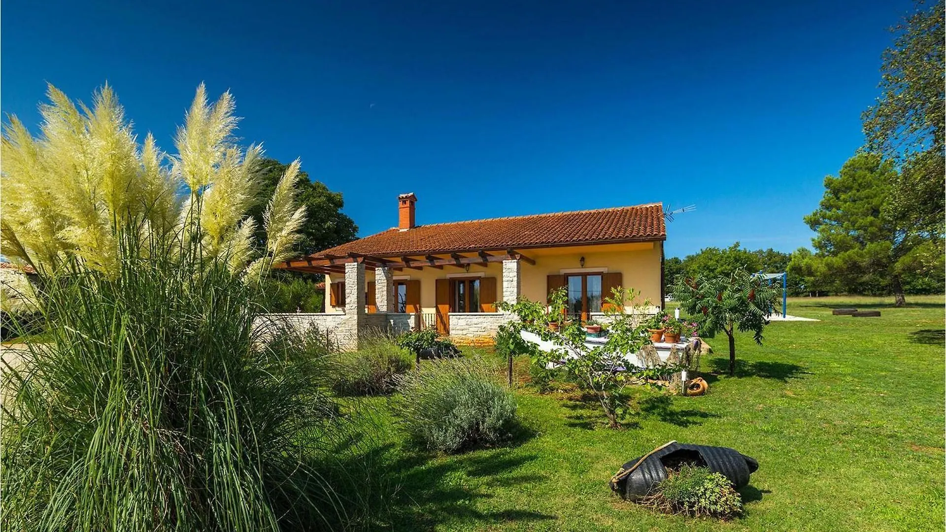 Villa Emanuel Pola